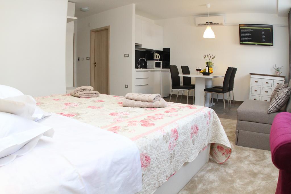 Studio Apartments Mirakul Сплит Номер фото